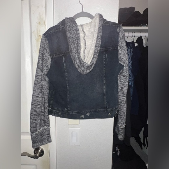 Free People Distressed Cropped Denim Jacket Grey Hoodie Sleeves Medium - Picture 7 of 8